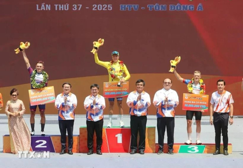 Mikhail Fokin wins yellow jersey at 2025 national HTV cycling cup (Photo: VNA)