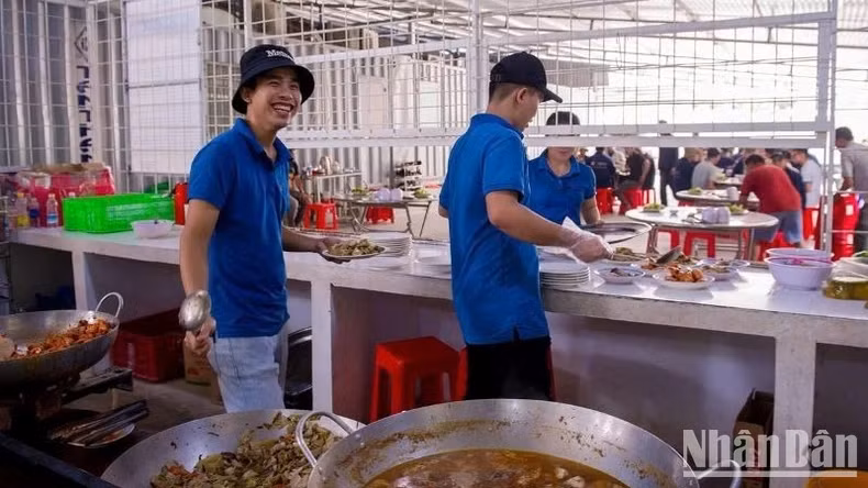 The daily routine of the kitchen team begins at 4 AM, preparing meals for hundreds of workers.