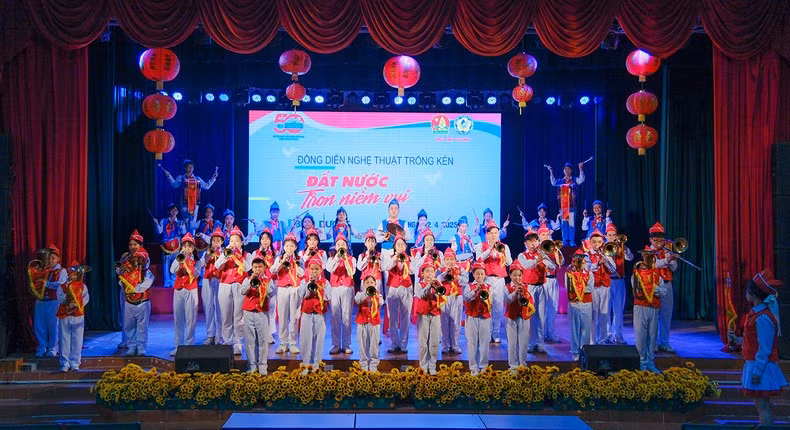10,000 children join instrument programme to mark 50th anniversary of national reunification