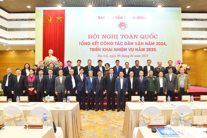 Delegates take a group photo at the conference 
