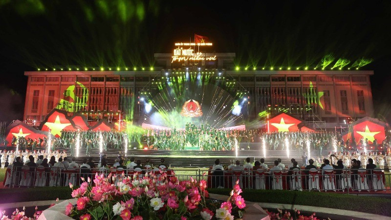 A performance at the grand art programme in Ho Chi Minh City on April 20. (Photo: VNA)