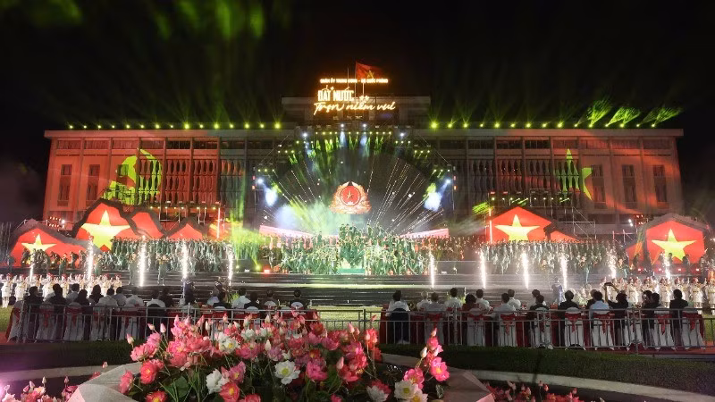 A performance at the grand art programme in Ho Chi Minh City on April 20. (Photo: VNA)