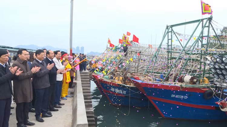 Fishermen in Quang Ninh Province return to the sea after the Lunar New Year, hoping for good catches and calm seas. (Photo: Hai Ha)