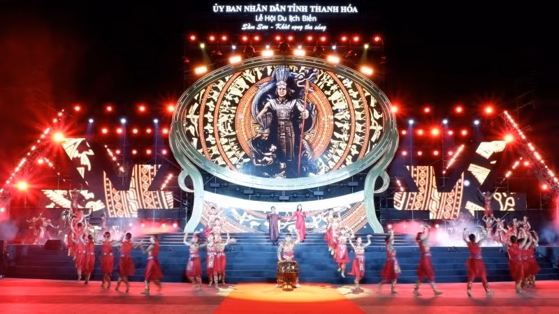 An art performance at the opening ceremony of Sam Son Sea Tourism Festival 2025