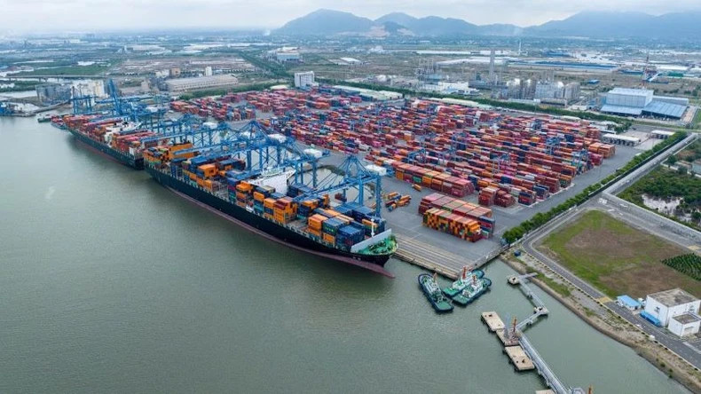 Cai Mep-Thi Vai seaport cluster welcomes first ships on first day of Lunar New Year 