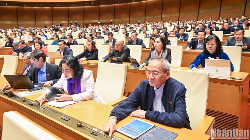 The National Assembly (NA) on February 17 passed the Law amending and supplementing several articles of the Law on the Organisation of the NA (Photo: NDO)