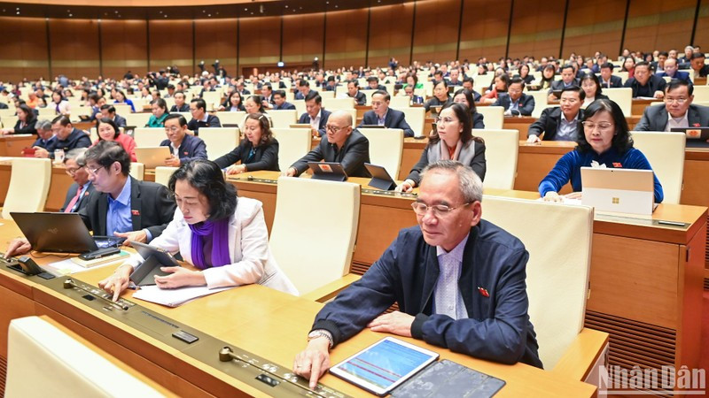 The National Assembly (NA) on February 17 passed the Law amending and supplementing several articles of the Law on the Organisation of the NA (Photo: NDO)