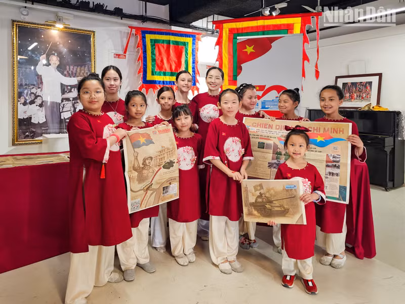 Phan Tuong Vi, a dance teacher, said the supplement offers a fresh approach for children to study Viet Nam’s history.