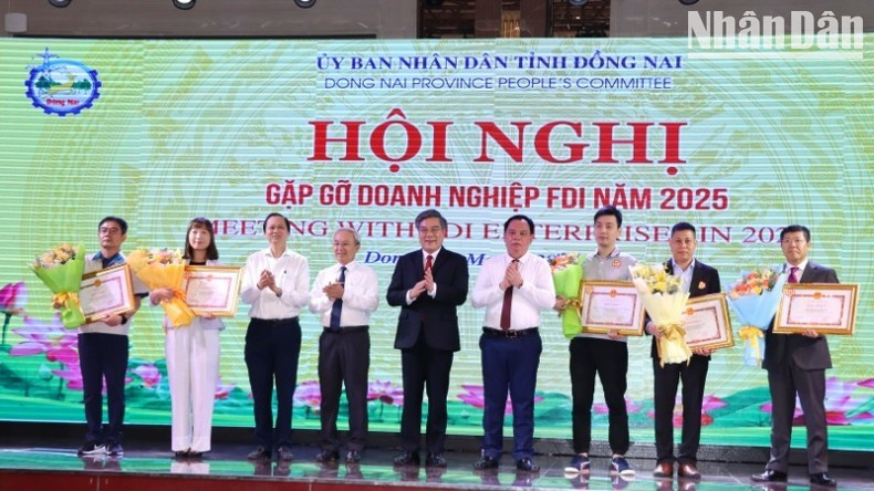 fFve FDI enterprises with outstanding achievements and contributions to the locality in the 2023-2024 period awarded at the event 