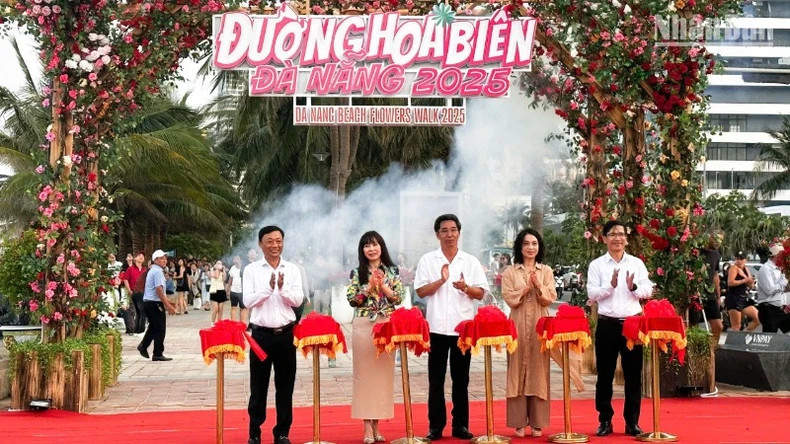 At the launch of Da Nang Beach Flowers Walk 2025