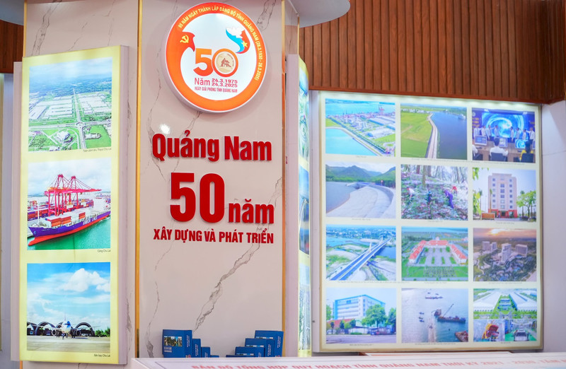 Photos of Quang Nam Province’s socio-economic achievements on display at the exhibition. (Photo: baoquangnam.vn)