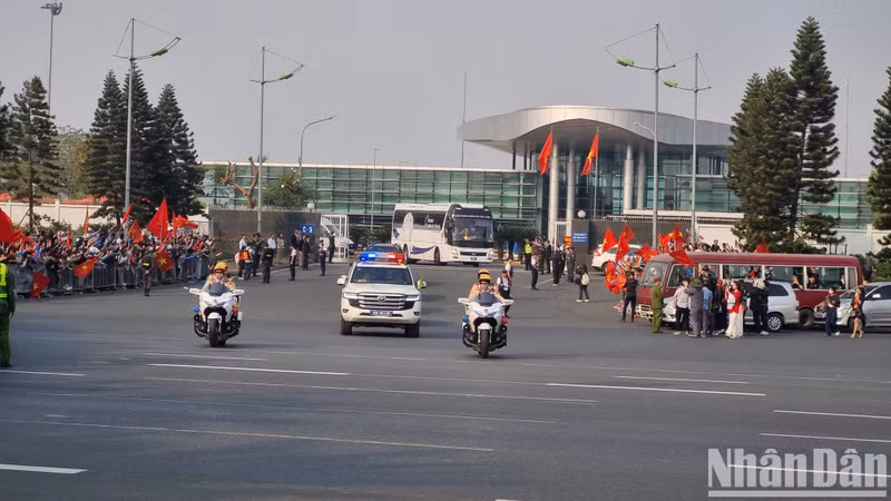 The Vietnamese team travelled in a 45-seat bus provided by the Vietnam Football Federation, escorted by traffic police.