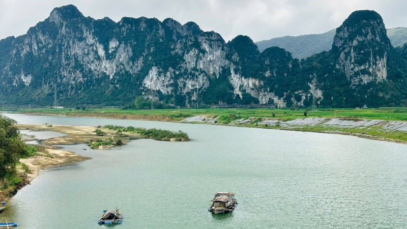 Picturesque scenery in Phong Hoa Commune, Tuyen Hoa District, Quang Binh Province.