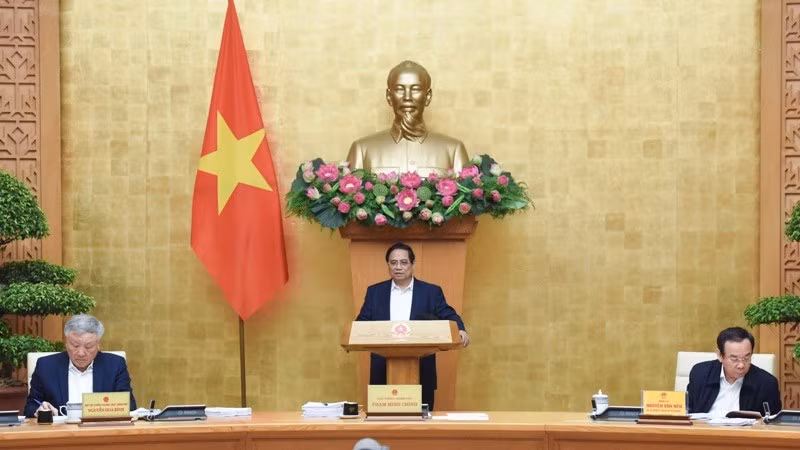 Prime Minister Pham Minh Chinh speaks at the regular Cabinet meeting in Hanoi on April 6. (Photo: NDO)