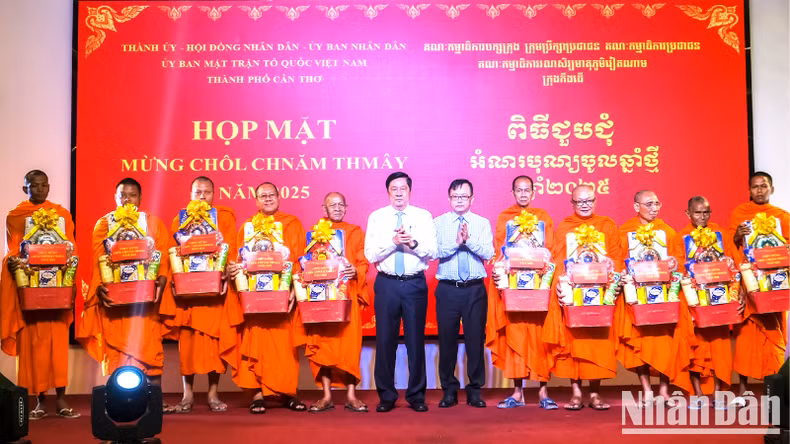 Gifts presented to venerable monks at the event 