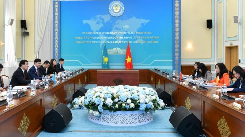 An overview of the Vietnam-Kazakhstan political consultation on March 3 (Photo: VNA)