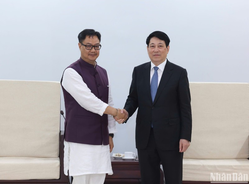 State President Luong Cuong (R) and Indian Minister of Parliamentary Affairs and Minister of Minority Affairs Kiren Rijiju. (Photo: NDO)