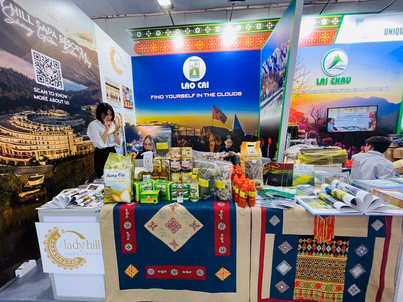 A booth displaying Lao Cai Province's tourist products at the Viet Nam International Travel Mart (VITM) Ha Noi 2025 (Photo: laocaitourism.vn)