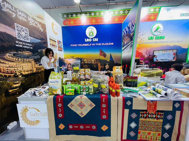 A booth displaying Lao Cai Province's tourist products at the Viet Nam International Travel Mart (VITM) Ha Noi 2025 (Photo: laocaitourism.vn)