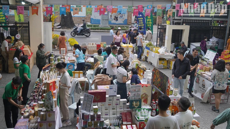 More than 1,000 OCOP products on sale at Tet market in Ho Chi Minh City 