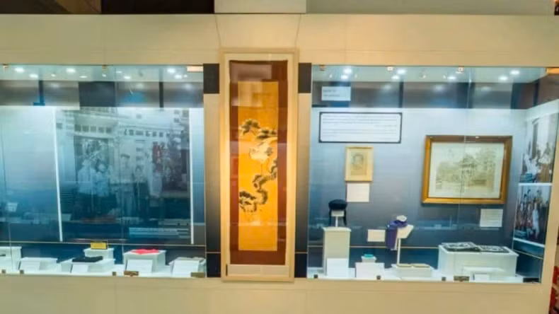 The ‘Pine and Crane’ embroidery is currently preserved at the Ho Chi Minh Museum.