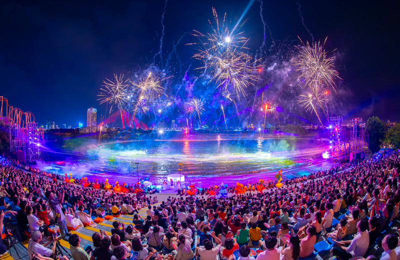 The spectacular Jetski fireworks show will be launched in Cat Ba in May. (Photo: Kim Lien)