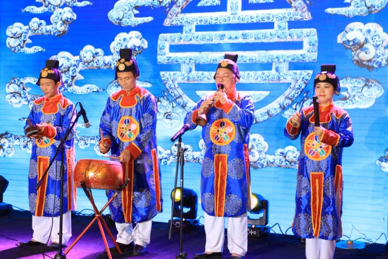 A Hue royal court music performance recently staged in Geneva (Photo: VNA)