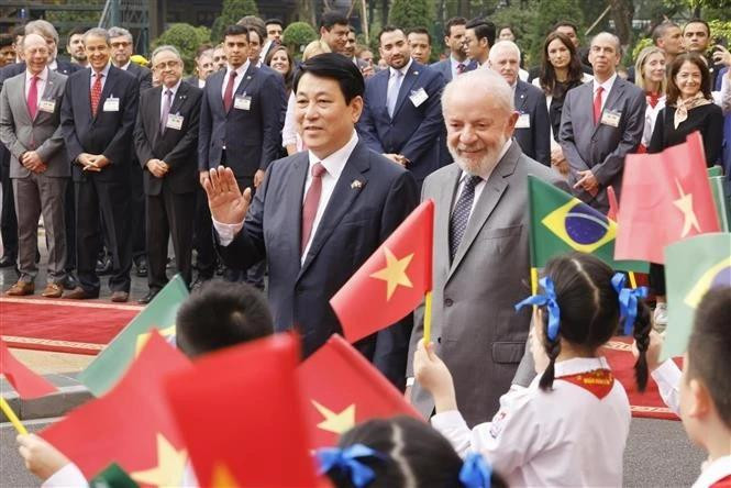 State President Luong Cuong welcomes Brazilian President Luiz Inácio Lula da Silva (Photo: VNA)