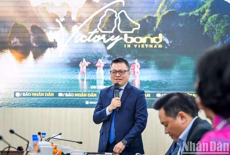 Editor-in-Chief of Nhan Dan Newspaper speaks at the event