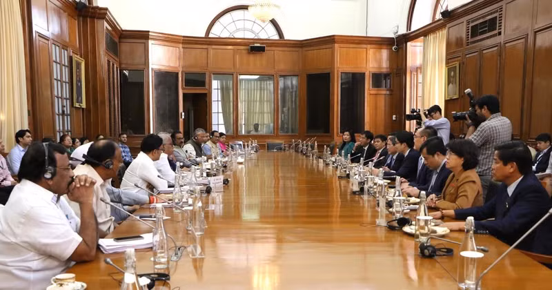 An overview of the meeting between National Assembly Vice Chairman Nguyen Duc Hai and representatives from the Standing Committee on Finance under the Indian Lok Sabha (Photo: VNA)