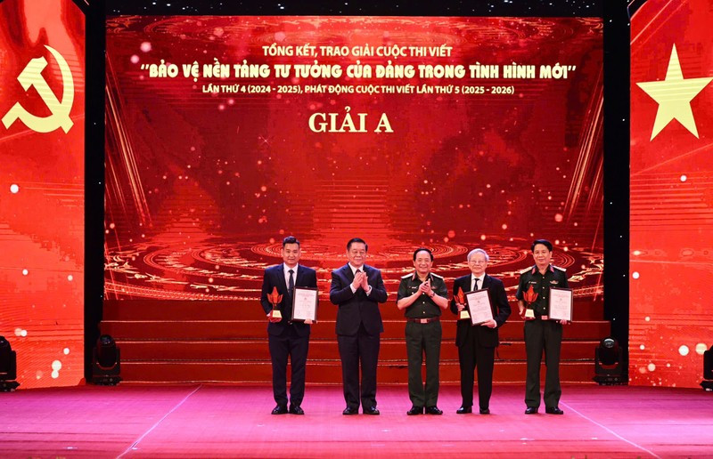 Winners of the A prize honoured at the award ceremony 