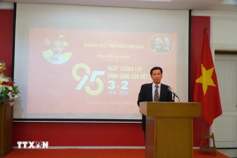 Vietnamese Ambassador to Indonesia Ta Van Thong speaks at the event. (Photo: VNA)