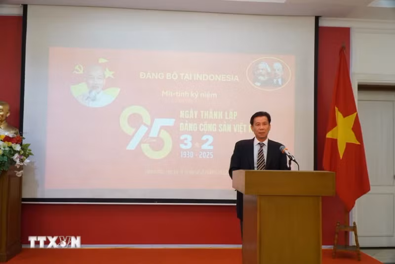 Vietnamese Ambassador to Indonesia Ta Van Thong speaks at the event. (Photo: VNA)