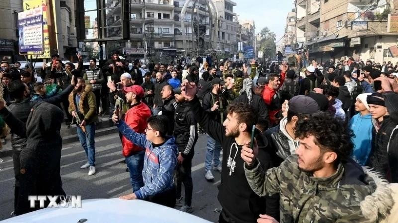 Residents of Syria in the capital city of Damascus on December 8, 2024. (Photo: THX/VNA)