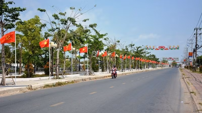 Highway 80 from Ha Tien - Rach Gia, the section through the current area of Kien Luong district.
