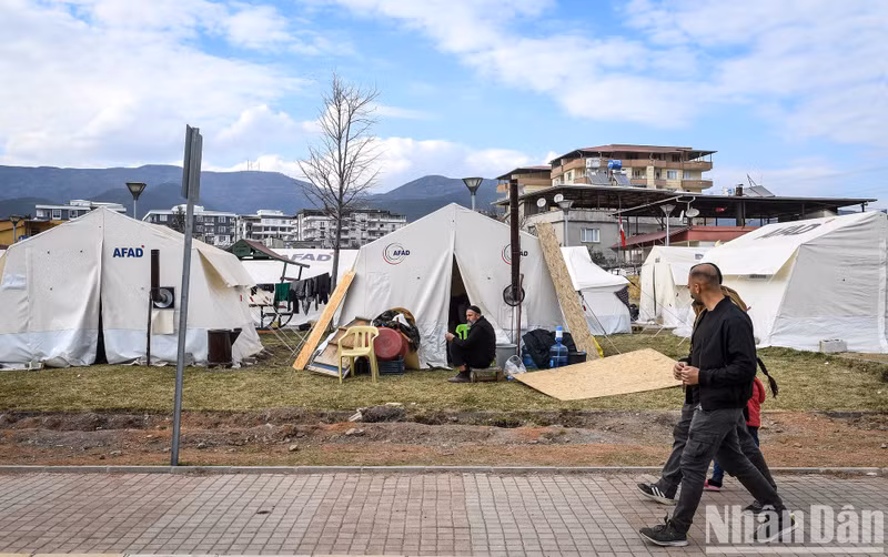 The Disaster and Emergency Management Presidency of Turkey (AFAD) has provided thousands of tents for displaced people. Photo taken in the town of Nurdagi, Gaziantep Province (Turkey).