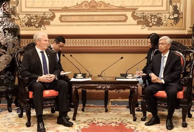 Vice Chairman of the HCMC People’s Committee Vo Van Hoan (R) and Nova Scotia’s Minister of Fisheries and Aquaculture Steve Craig (Source: VNA)