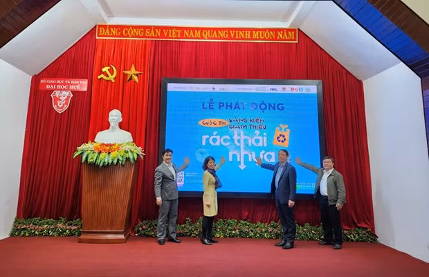 A contest to seek initiatives to reduce plastic waste in Hue city is launched in the central province of Thua Thien-Hue on February 23. (Photo: VNA)