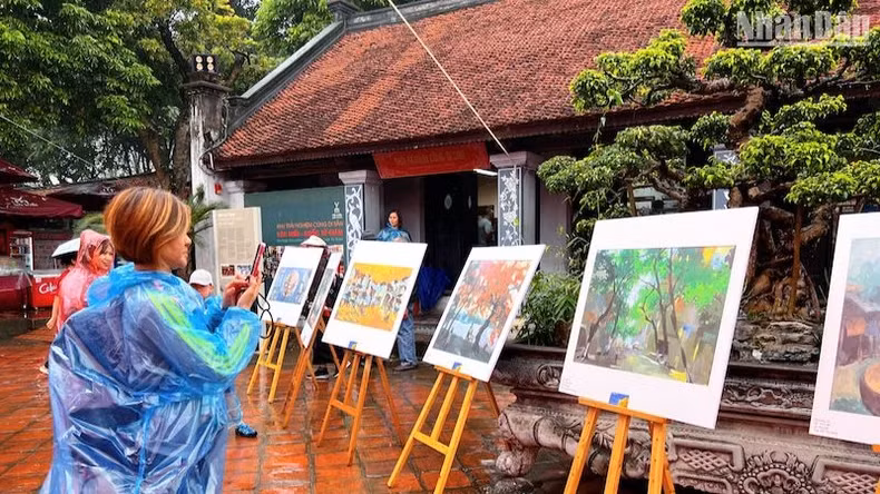 Visitors enjoy the unique paintings and photographs.
