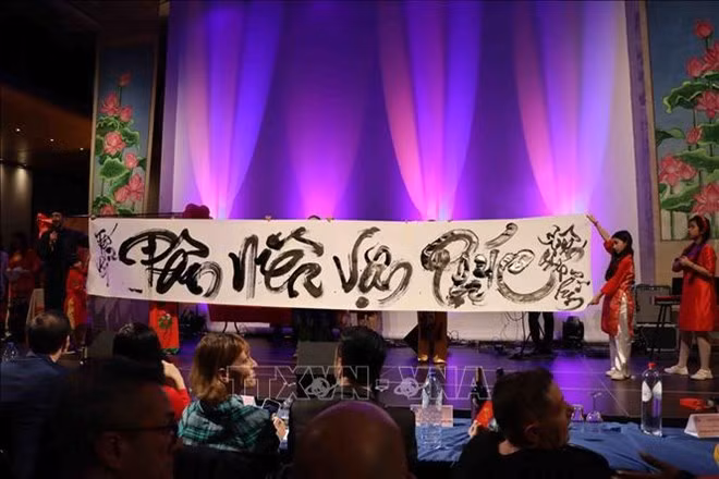 At the "Spring of Love" event (Photo: VNA)