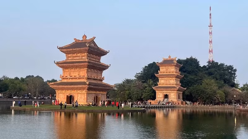 Ninh Binh tourism sees more positive signs in Lunar New Year 2024