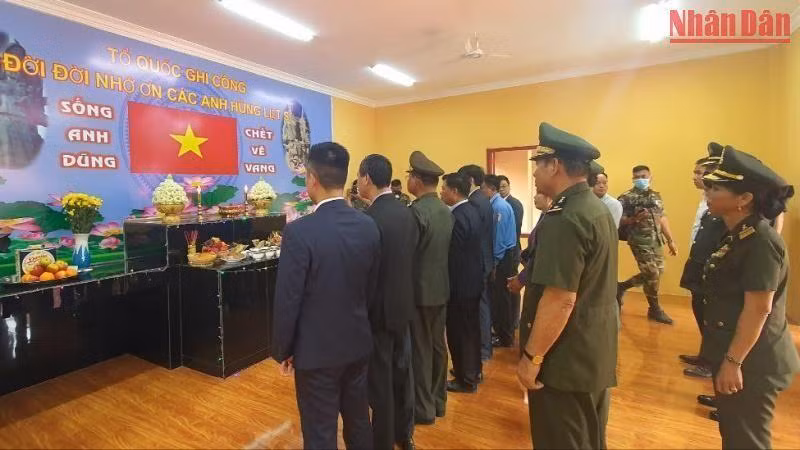 Commemorating the Vietnamese volunteer soldiers who sacrificed themselves for the independence and freedom of Cambodia.