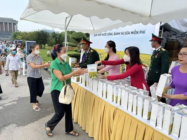 At President Ho Chi Minh Mausoleum (Photo: VNA)