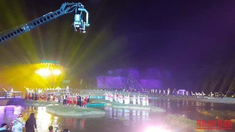 The light show at the opening of Ban Gioc Waterfall Tourism Festival 2019