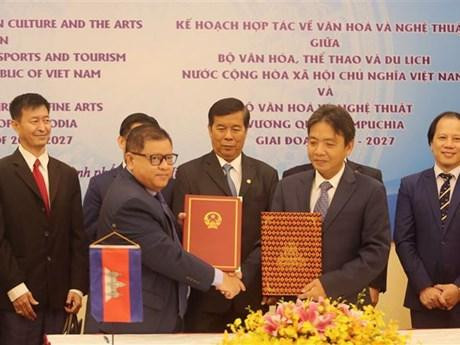 At he signing ceremony (Photo: VNA) 