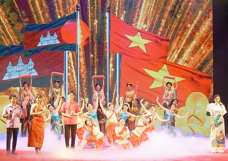 Art programme to celebrate the 55th anniversary of the establishment of diplomatic relations between Vietnam and Cambodia.