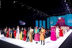 A collection by designer Cao Minh Tien inspired by the folk culture of the Kinh Bac region. (Photo: VIFW 2025)