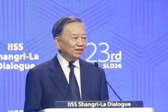 General Secretary of the Communist Party of Viet Nam (CPV) Central Committee and State President To Lam delivers the keynote speech at the 23rd Shangri-La Dialogue in Singapore. (Photo: VNA)