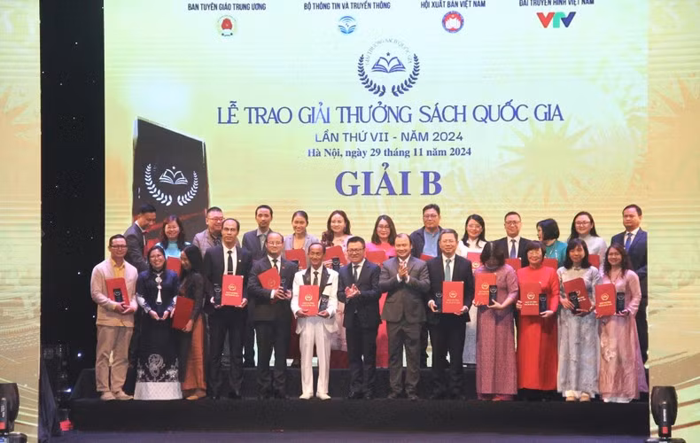 The B prize winners. (Photo: NGUYEN SY)