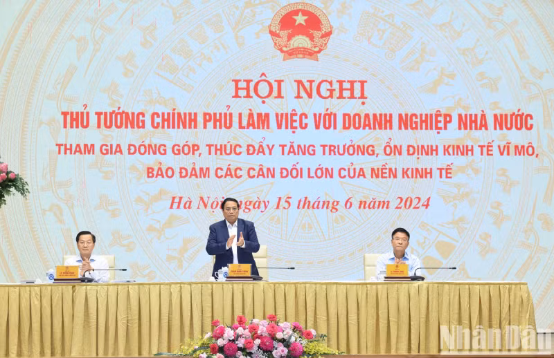 PM Pham Minh Chinh chairs the meeting with State-owned enterprises.